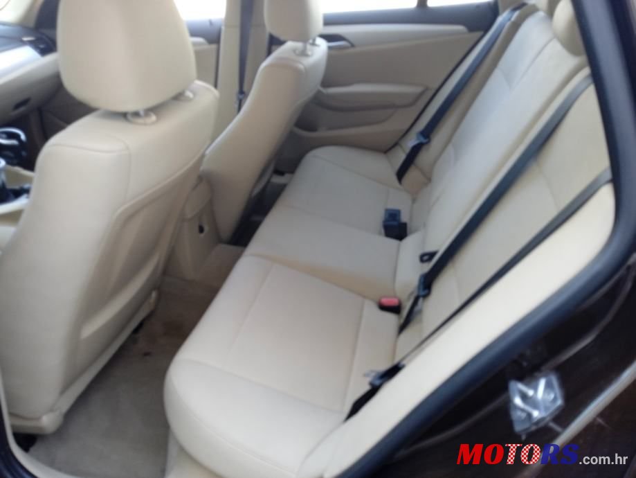 2013' BMW X1 Sdrive16D photo #3