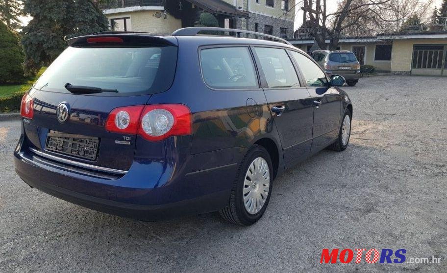 2010' Volkswagen Passat Variant photo #2