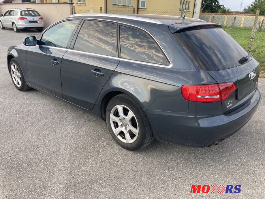 2011' Audi A4 Avant photo #2