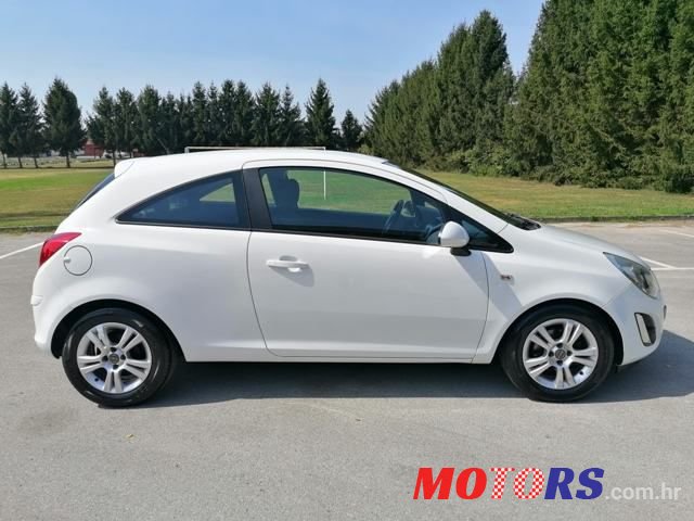 2011' Opel Corsa photo #2