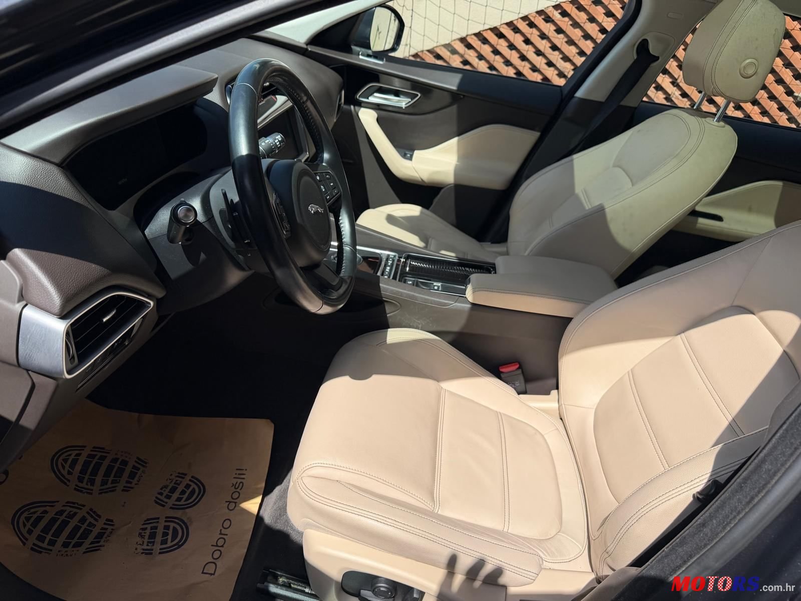 2017' Jaguar F-Pace 2.0 D photo #6