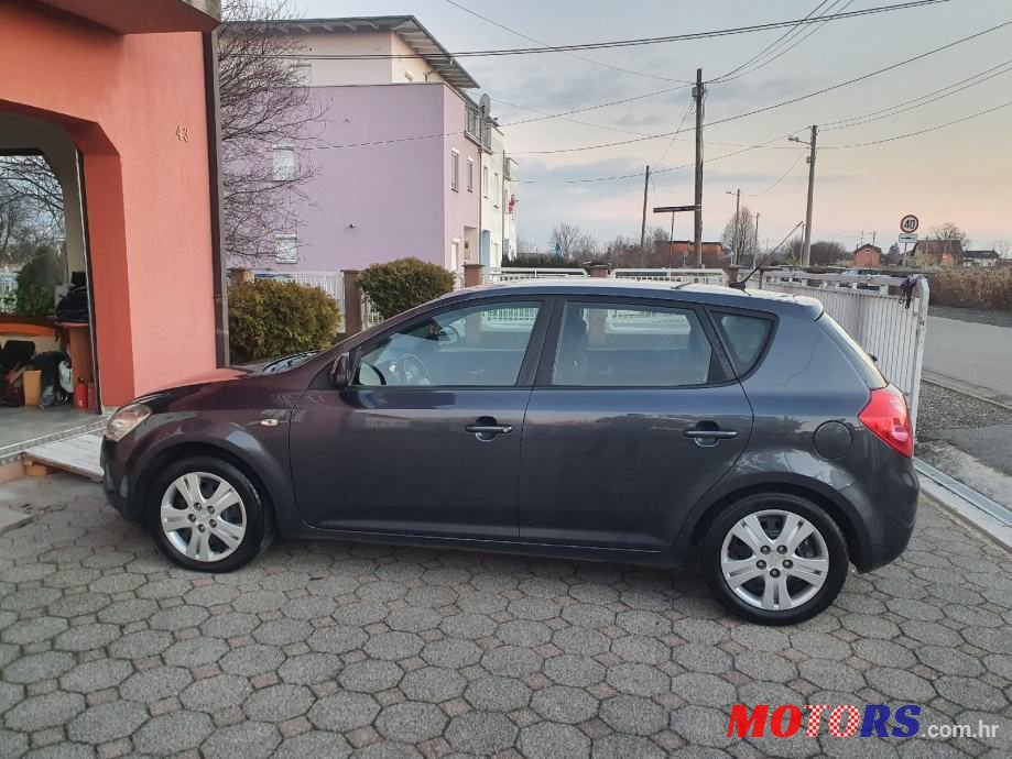 2009' Kia Ceed photo #4