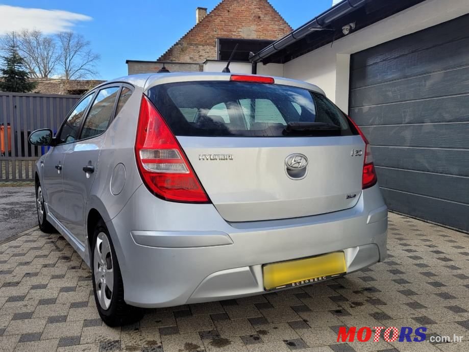 2011' Hyundai i30 Cw 1,6 Crdi photo #6