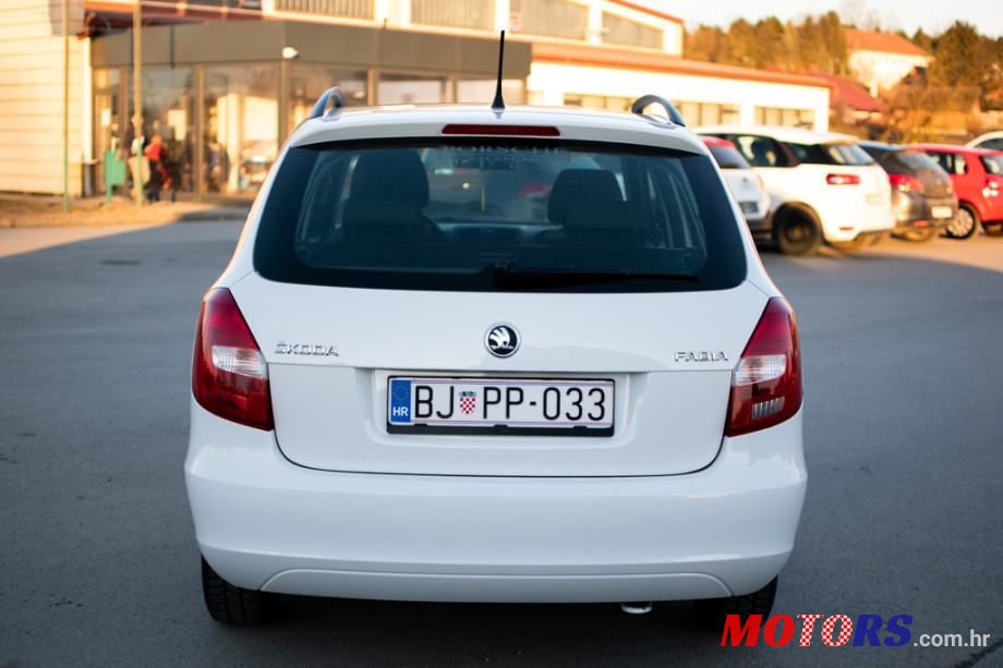 2013' Skoda Fabia Combi photo #5