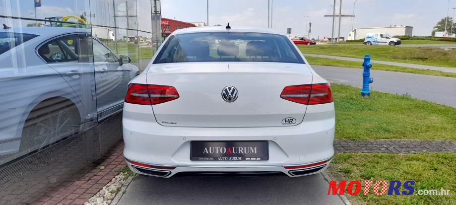 2017' Volkswagen Passat photo #4