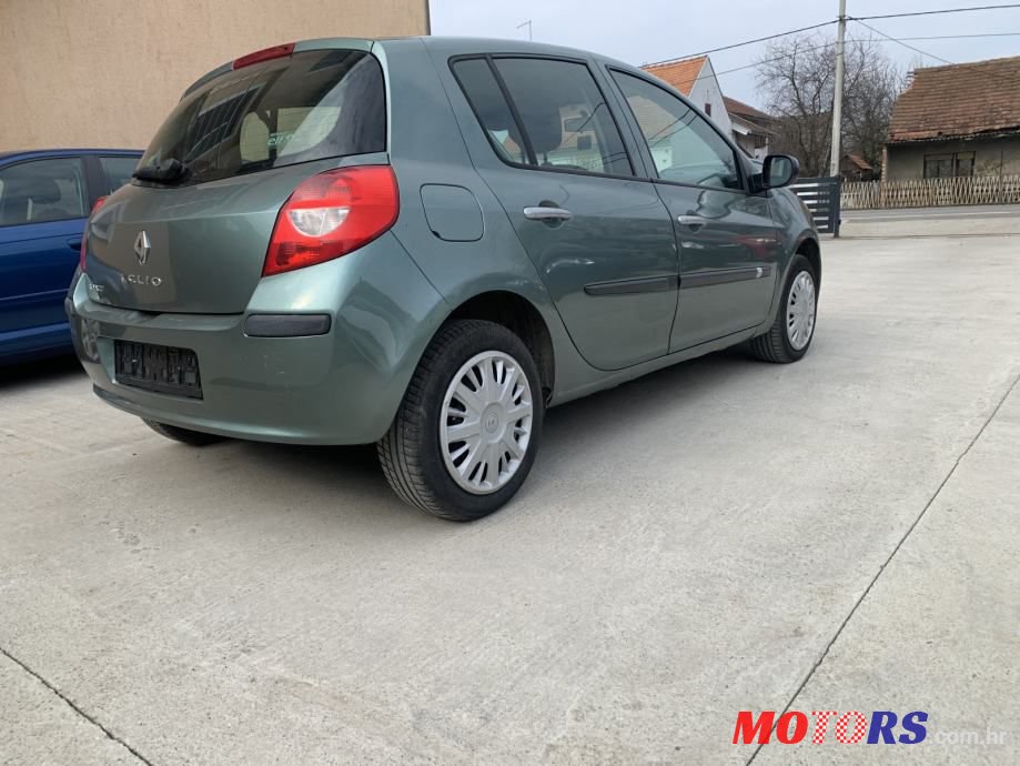 2008' Renault Clio 1,5 Dci photo #4