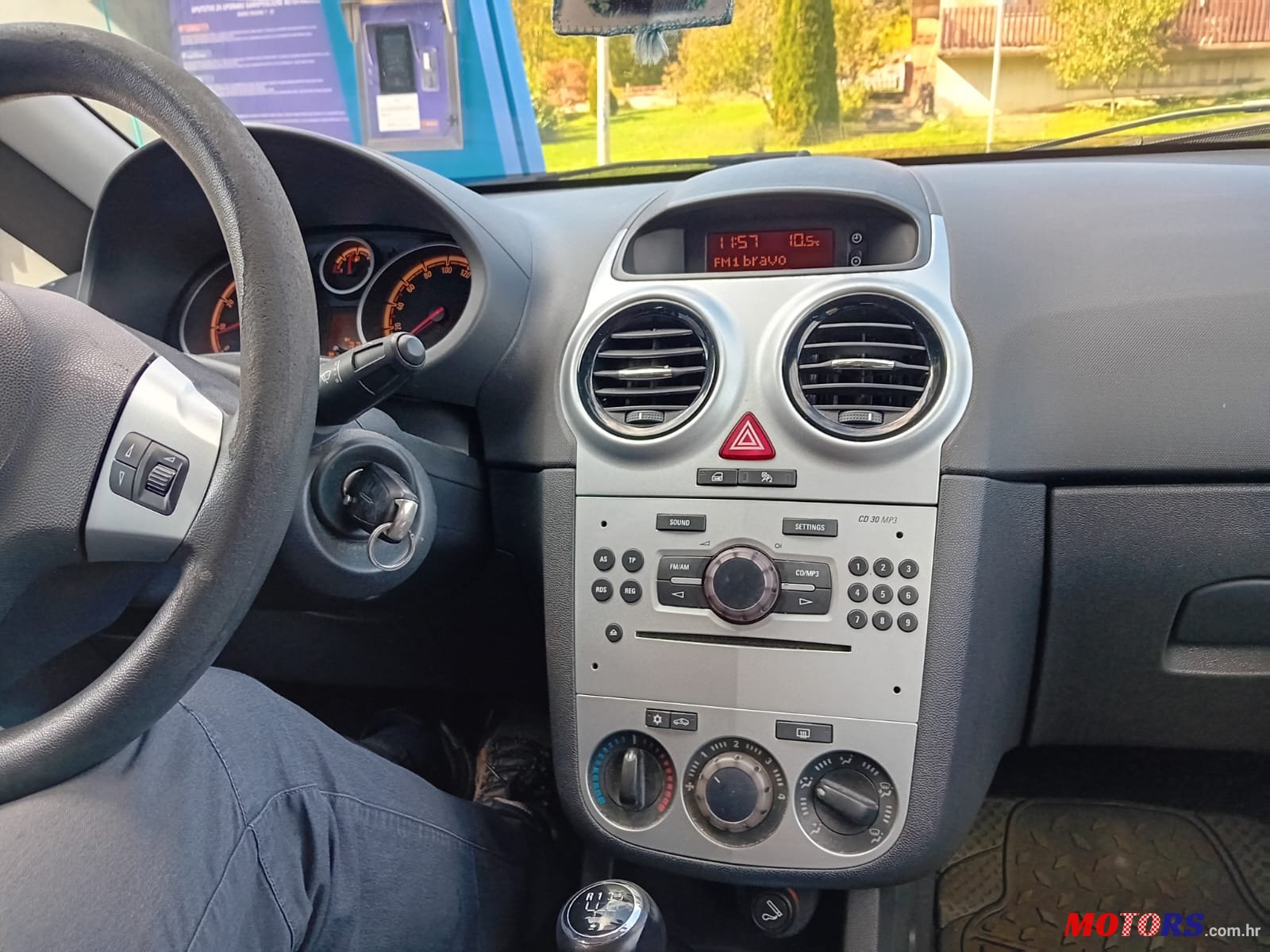2011' Opel Corsa photo #3