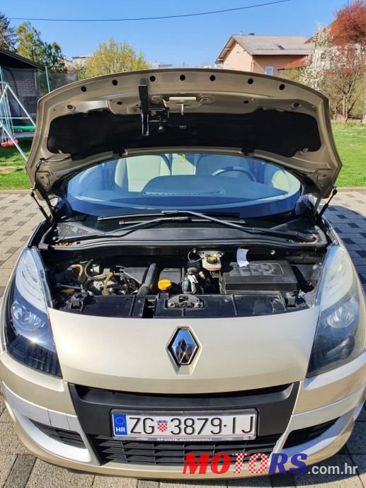 2011' Renault Scenic 1,5 Dci photo #1