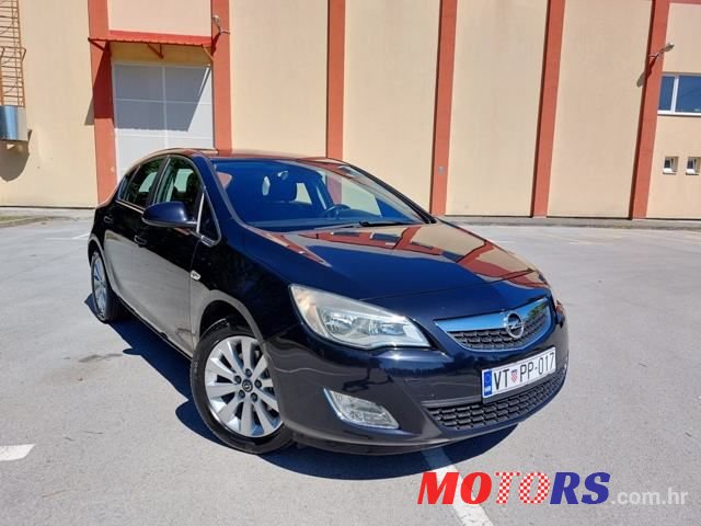 2011' Opel Astra Sport photo #1