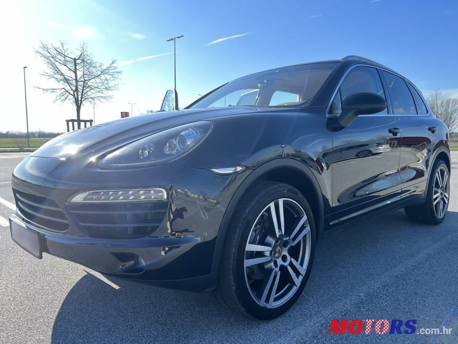 2013' Porsche Cayenne photo #2