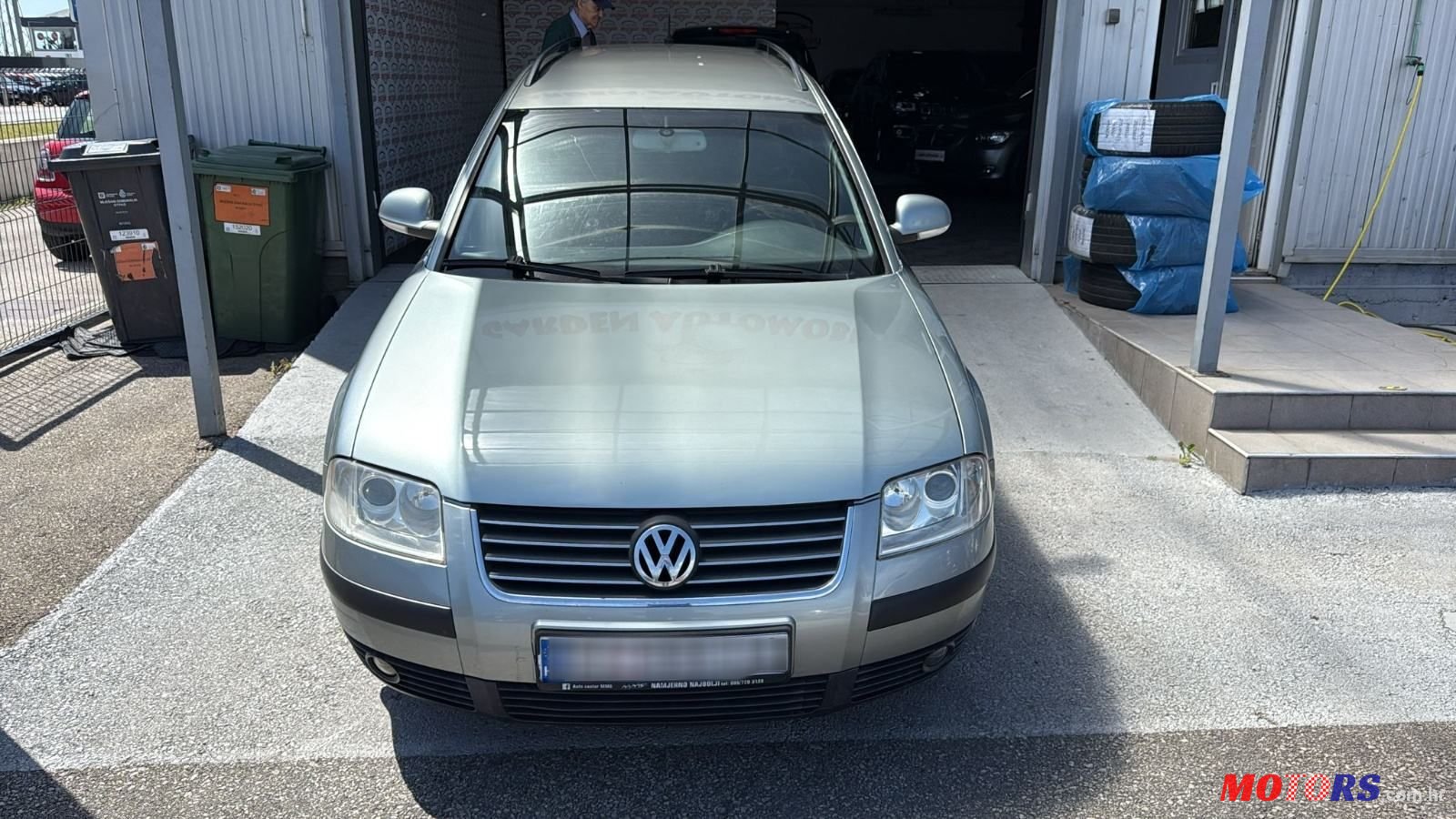 2004' Volkswagen Passat Variant photo #1