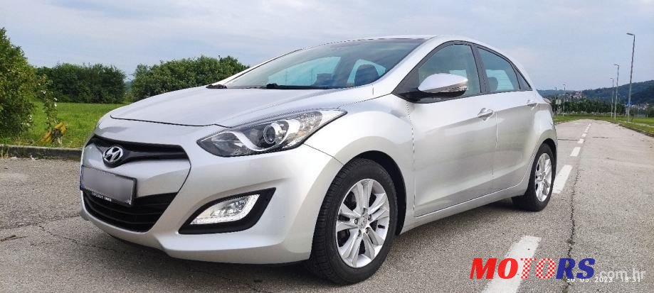 2012' Hyundai i30 1.4 Crdi photo #2