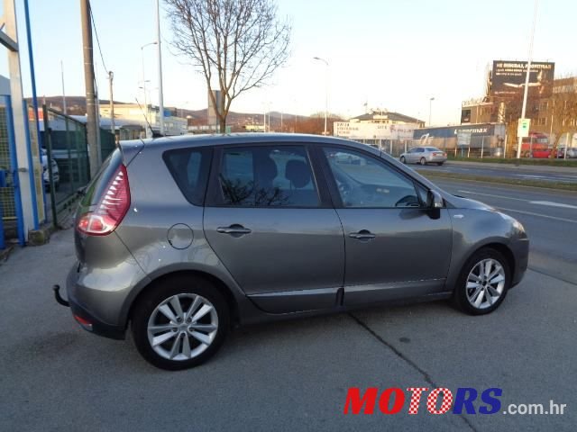 2011' Renault Scenic 1.6 Dci photo #4