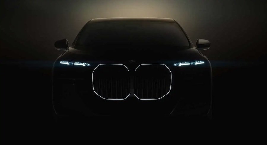 BMW iX7 teaser