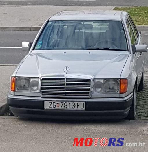 1992' Mercedes-Benz 124 300 photo #1