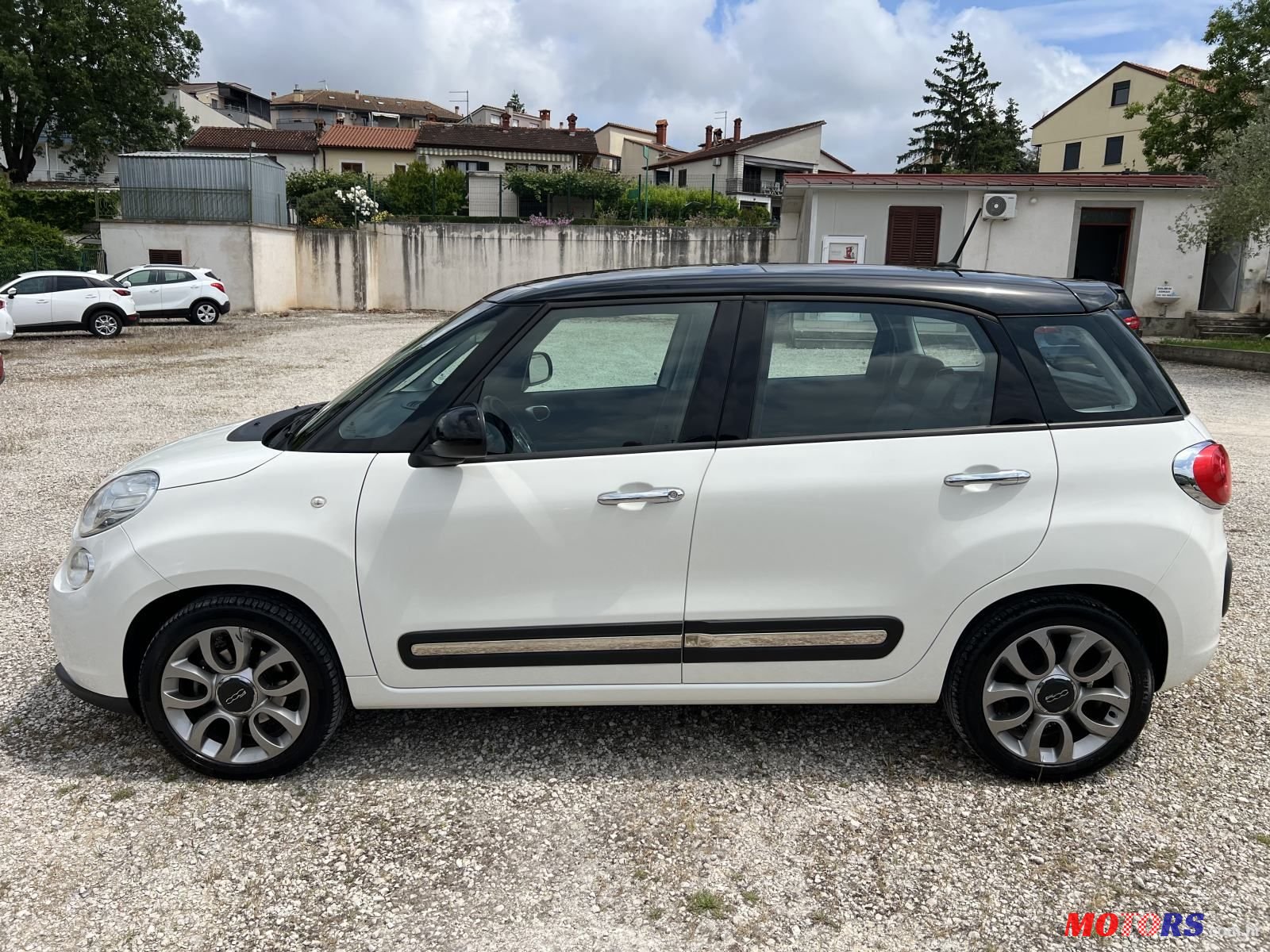 2014' Fiat 500L photo #2