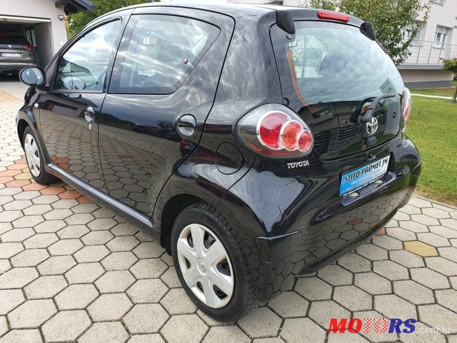 2013' Toyota Aygo photo #5