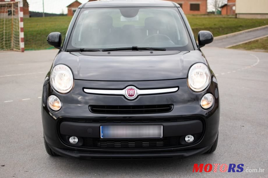 2016' Fiat 500L photo #2