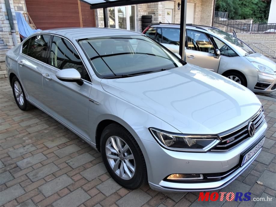 2017' Volkswagen Passat photo #5