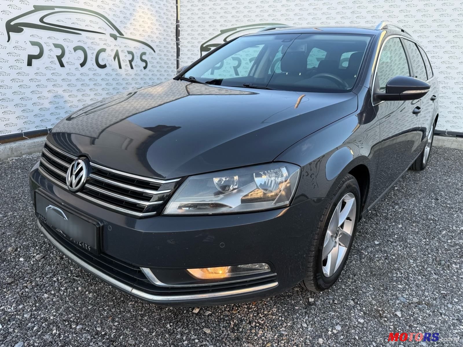 2011' Volkswagen Passat Variant photo #3