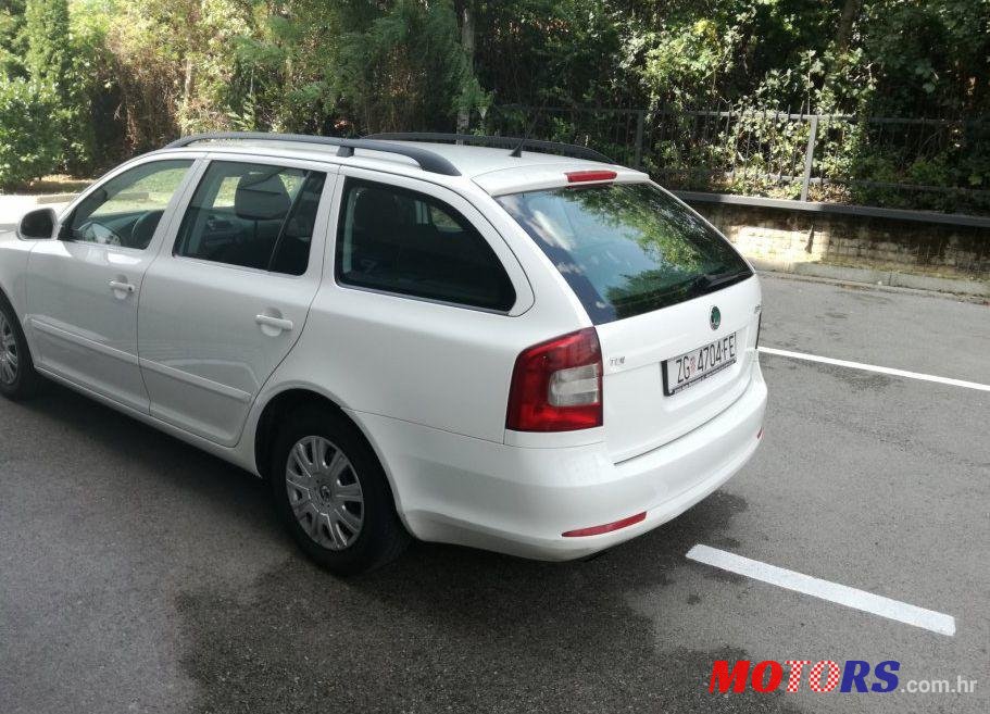 2011' Skoda Octavia Combi 1,6 Tdi photo #2