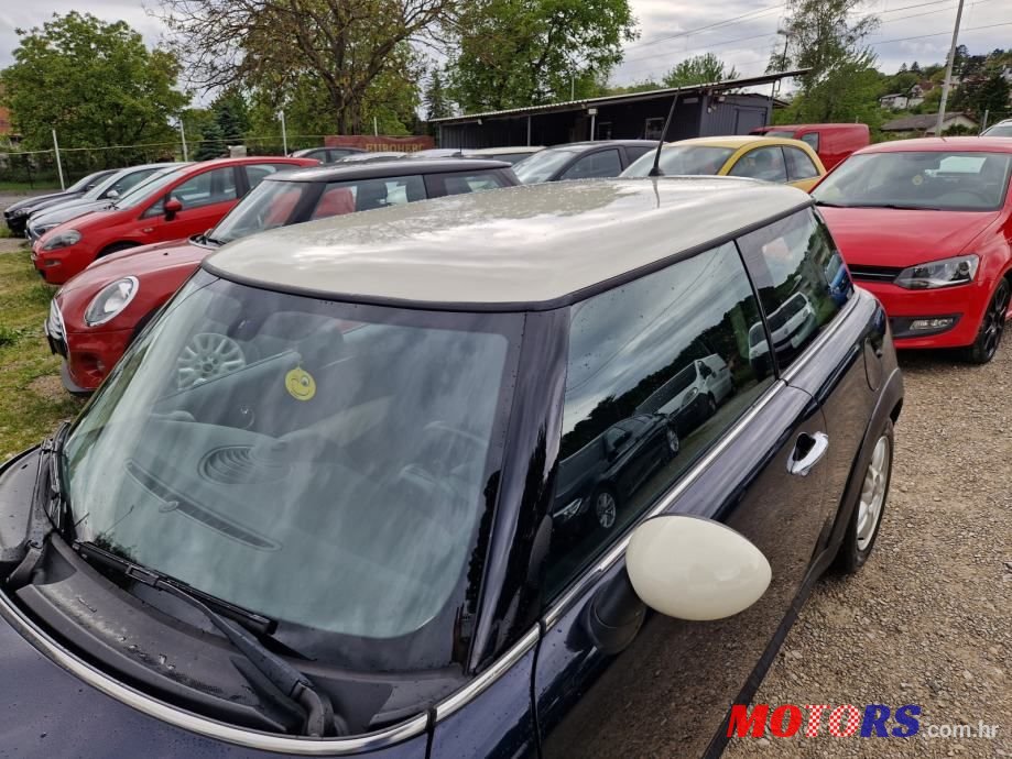 2013' MINI Cooper D photo #2