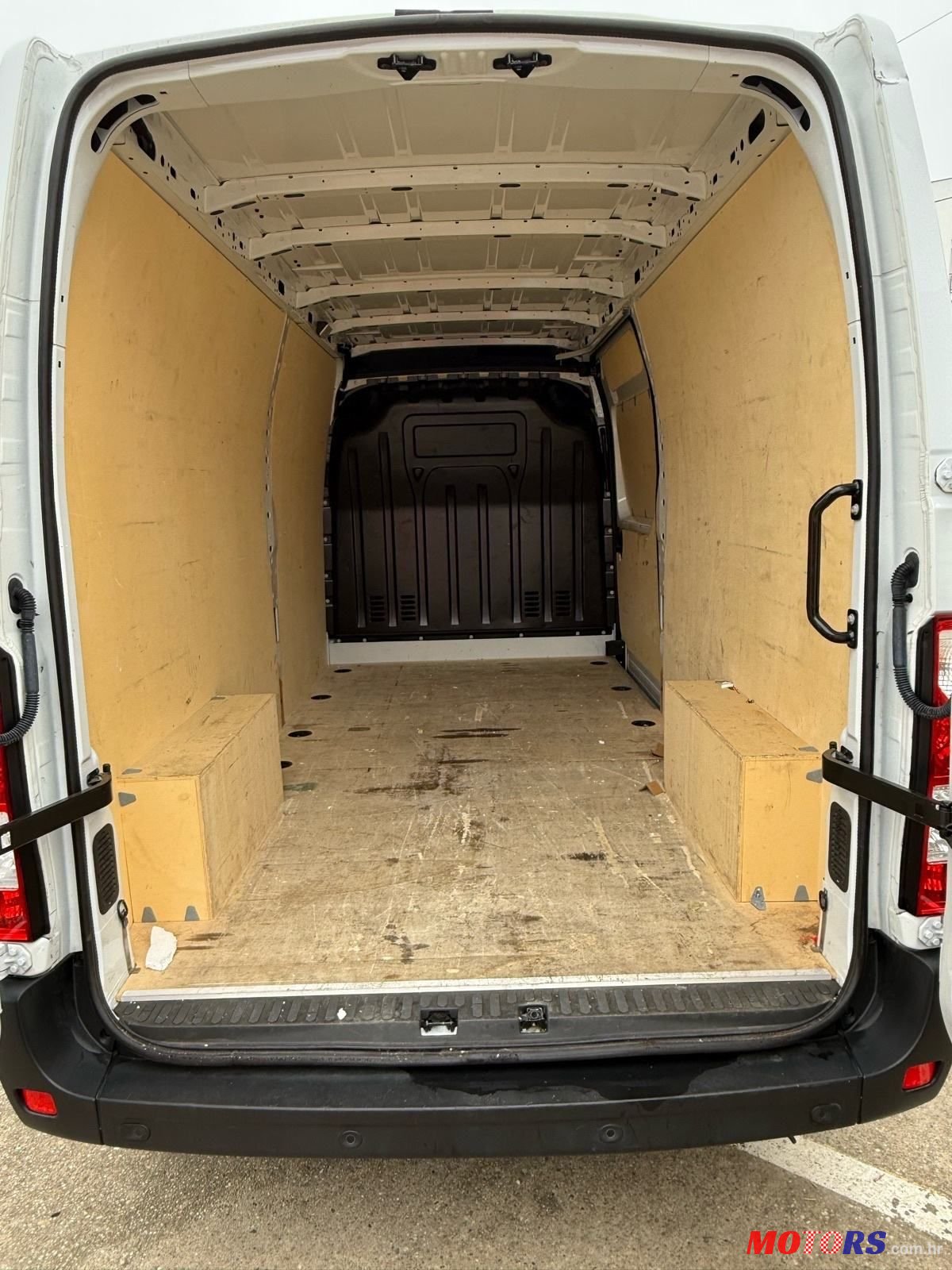 2023' Renault Master L3H2 photo #5