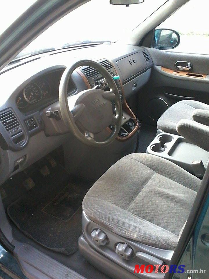 2002' Kia Carnival photo #2