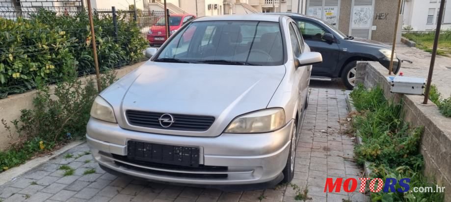 2005' Opel Astra 1.4 16V photo #1