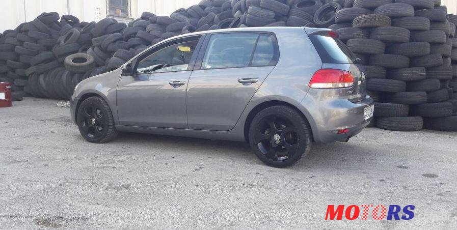 2010' Volkswagen Golf VI 1,6 Tdi photo #2