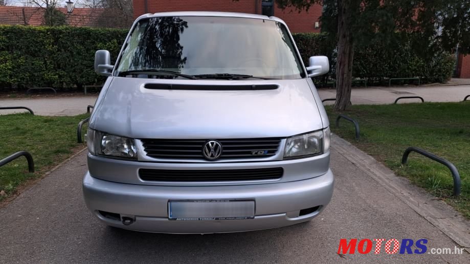 2002' Volkswagen Transporter Kombi photo #2