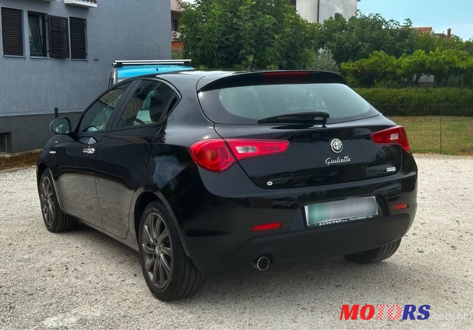 2013' Alfa Romeo Giulietta photo #4