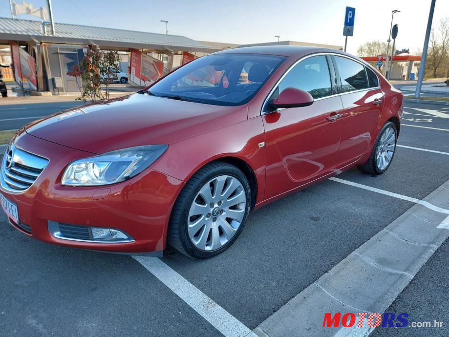 2010' Opel Insignia Sport photo #2
