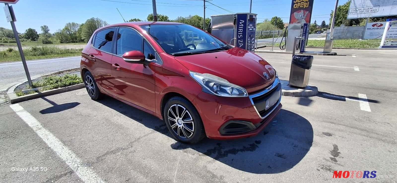 2015' Peugeot 208 1,0 photo #1