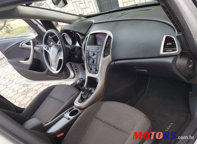 2010' Opel Astra 1,3 Cdti photo #2