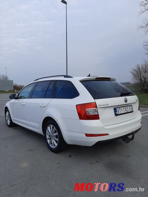 2013' Skoda Octavia Combi photo #3