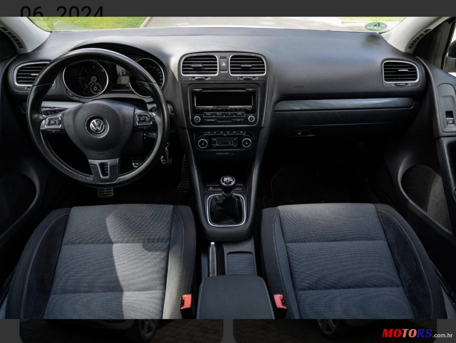 2012' Volkswagen Golf VI 1,6 Tdi photo #3