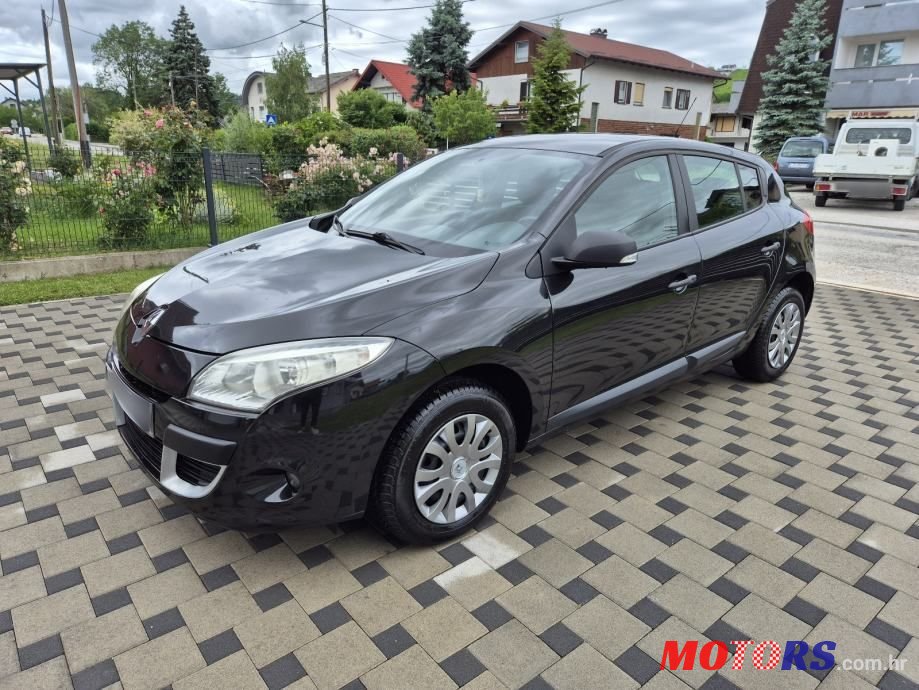 2010' Renault Megane 1.6 16V photo #1