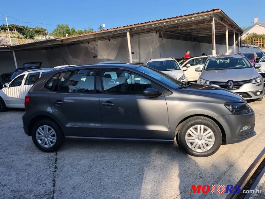 2015' Volkswagen Polo photo #4