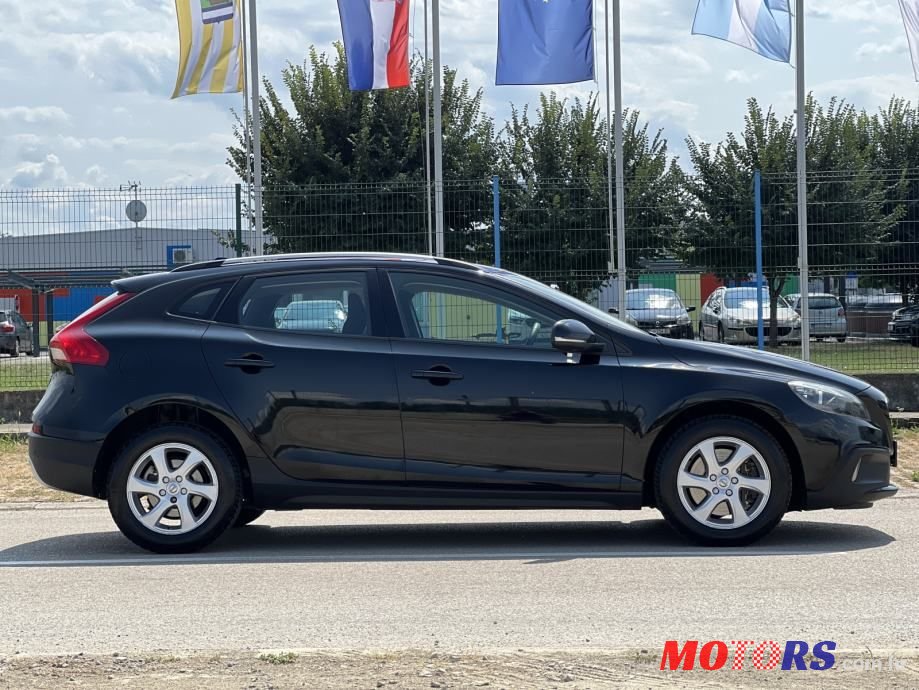 2016' Volvo V40 Cross Country 2.0 D2 photo #4