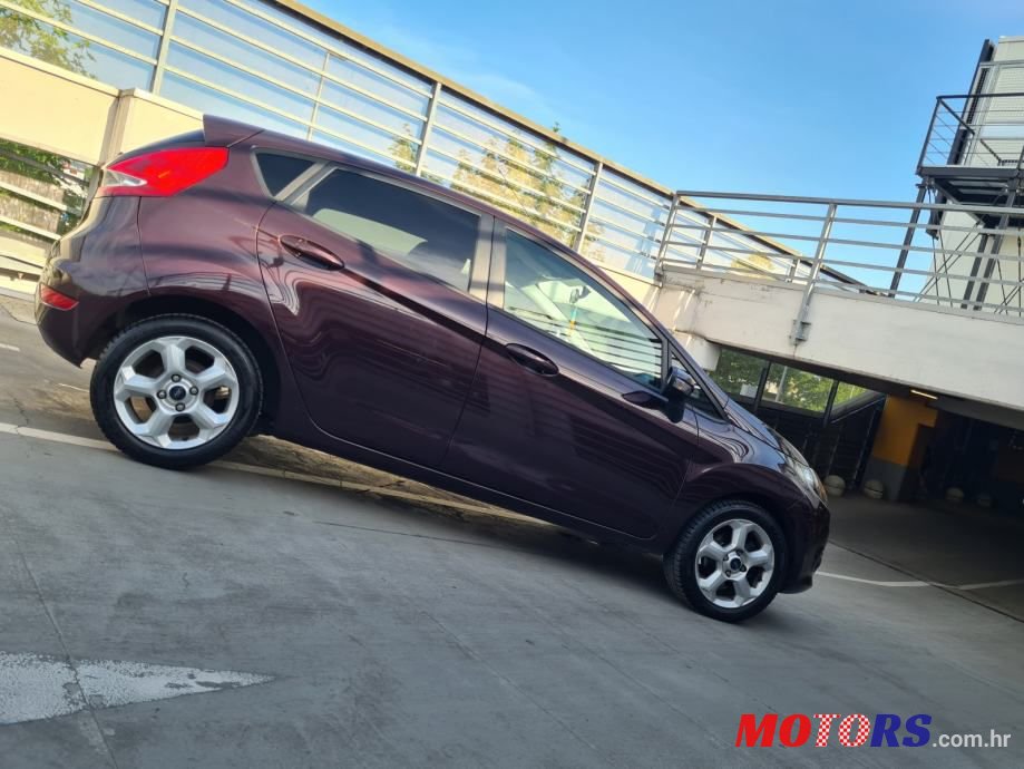 2010' Ford Fiesta photo #4