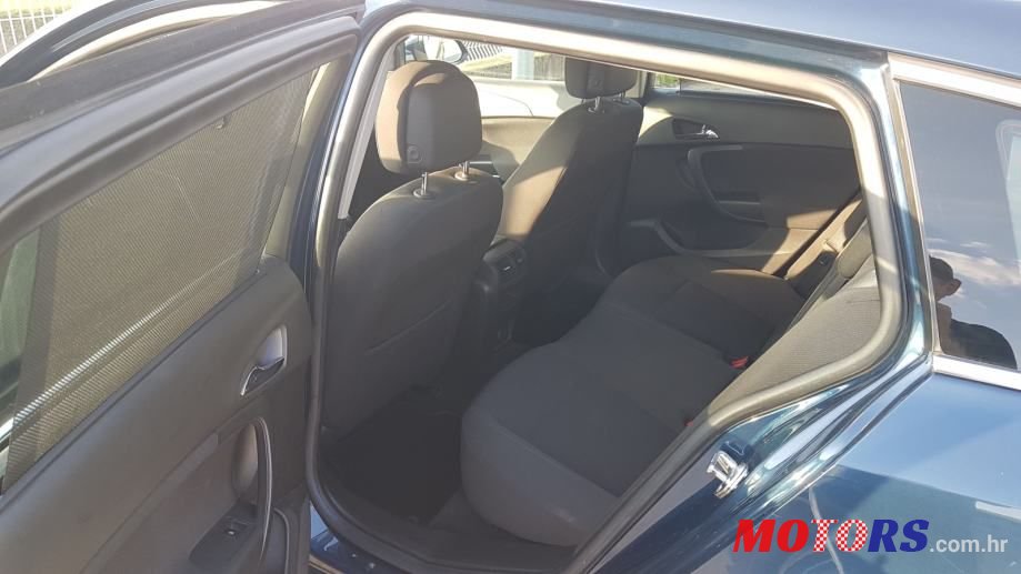 2012' Opel Insignia Karavan photo #6