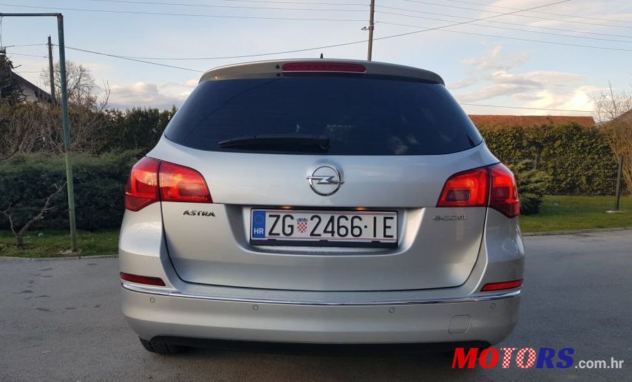 2015' Opel Astra Karavan photo #2