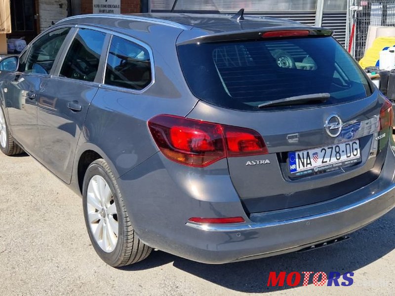 2015' Opel Astra Karavan photo #3