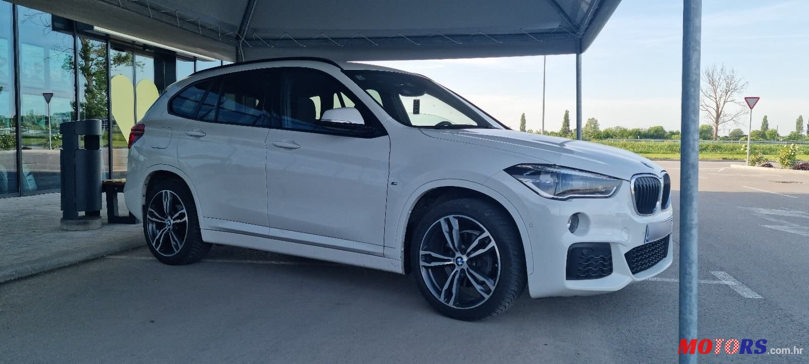 2017' BMW X1 18D photo #5