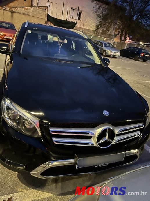 2016' Mercedes-Benz GLC 220 D photo #3
