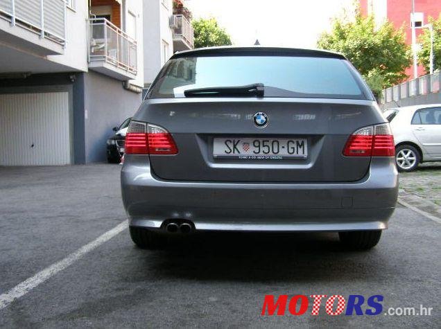 2009' BMW 5 Series Touring 530xd photo #1