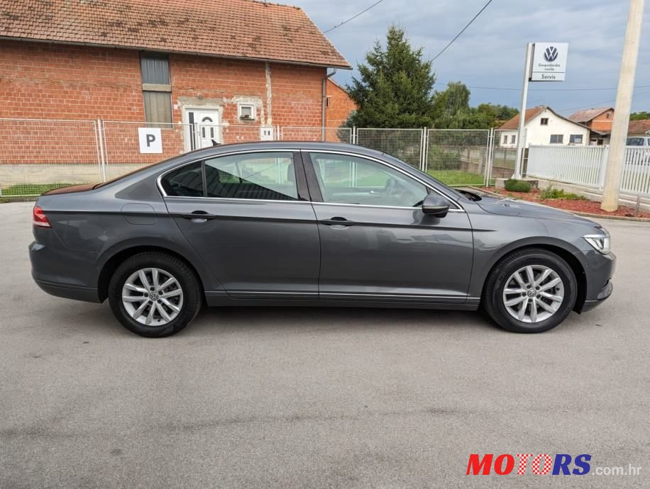 2015' Volkswagen Passat photo #6