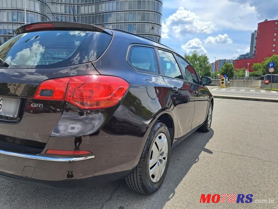 2015' Opel Astra Karavan photo #6