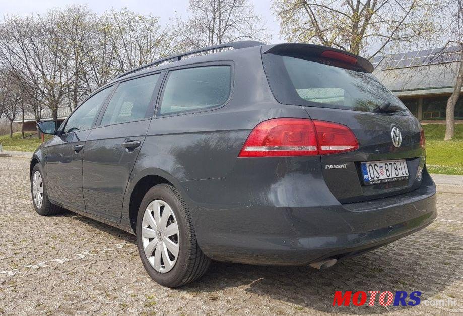 2011' Volkswagen Passat Variant photo #2